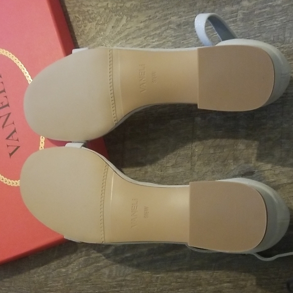 Sandals - Picture 3 of 4